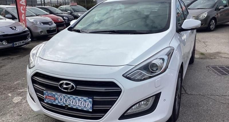 Blanc Utilisé 2016 Hyundai i30 Premium Break | 9 900 € (Bon prix) - Image 1/2