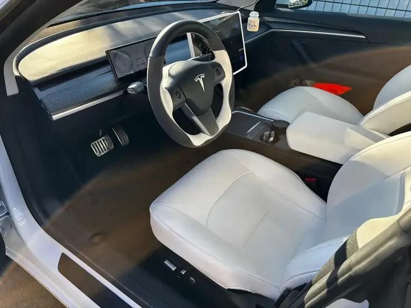 Blanc Utilisé 2022 Tesla Model 3 Berline | 28 999 € (Prix juste) - Image 1/4