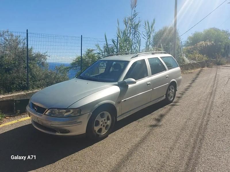 Utilisé 2000 Opel Vectra Comfort Break | 3 000 € - Image 1/4