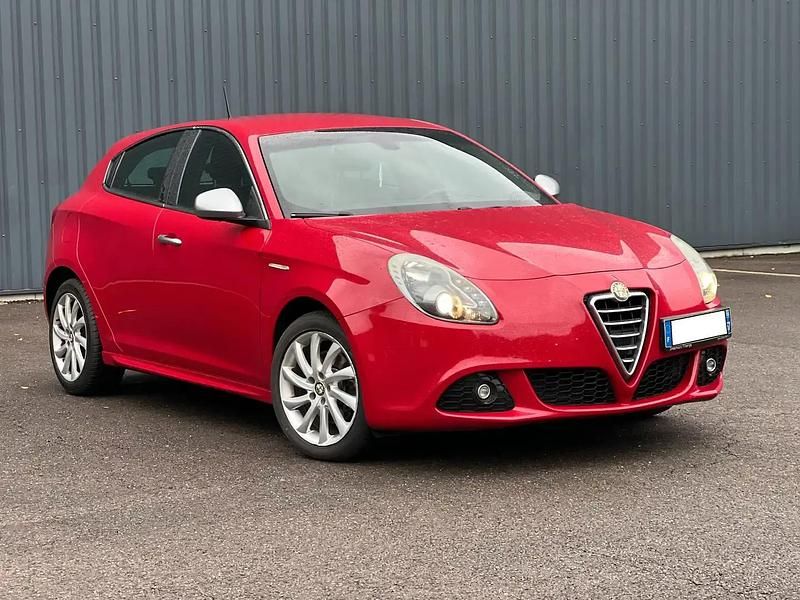 Utilisé 2012 Alfa Romeo Giulietta Citadine | 7 990 € - Image 1/4