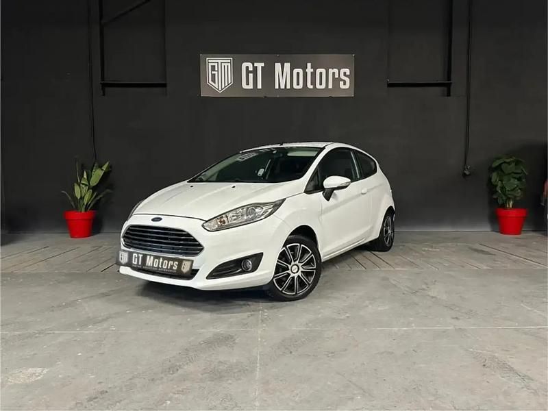 Blanc Occasion 2015 Ford Fiesta Berline | 7 990 € (Prix juste) - Image 1/4