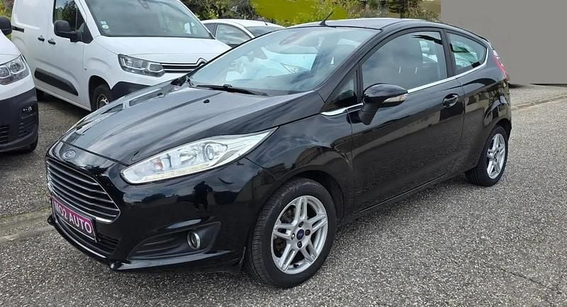 Noir Occasion 2014 Ford Fiesta Titanium Berline | 4 990 € (Bon prix) - Image 1/4