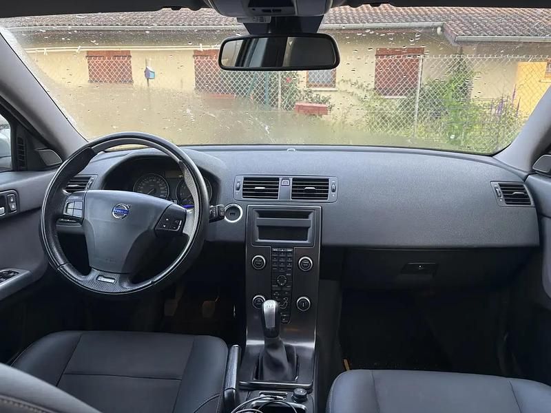 Noir Utilisé 2007 Volvo V50 Momentum Break | 3 290 € - Image 1/4