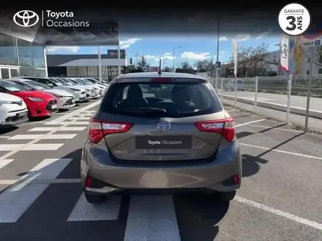Occasion Toyota Yaris 72 ch (52 kW) 2019 Gris dune Berline