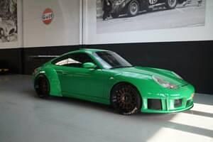 Vert Utilisé 1999 Porsche 911 Carrera 4 Coupé | 189 000 € - Image 1/4
