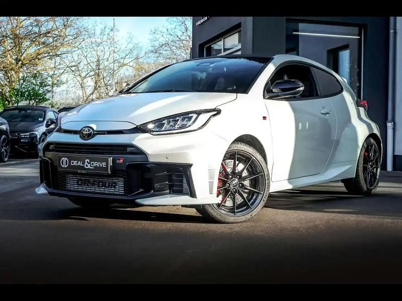 Blanc Utilisé 2024 Toyota Yaris Berline | 47 998 € - Image 1/4