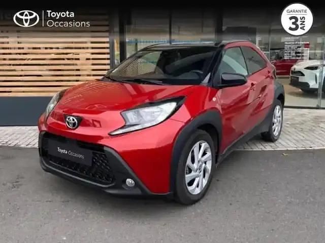 Bi ton rouge piment noir Occasion 2022 Toyota Aygo X Design SUV | 14 490 € (Prix juste) - Image 1/4