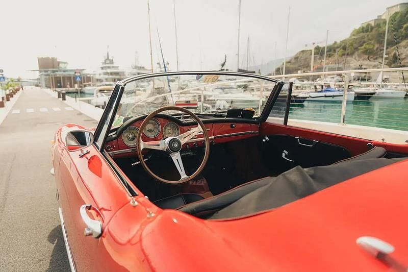 Rouge Occasion 1961 Alfa Romeo Giulietta Cabriolet | 63 900 € - Image 1/4