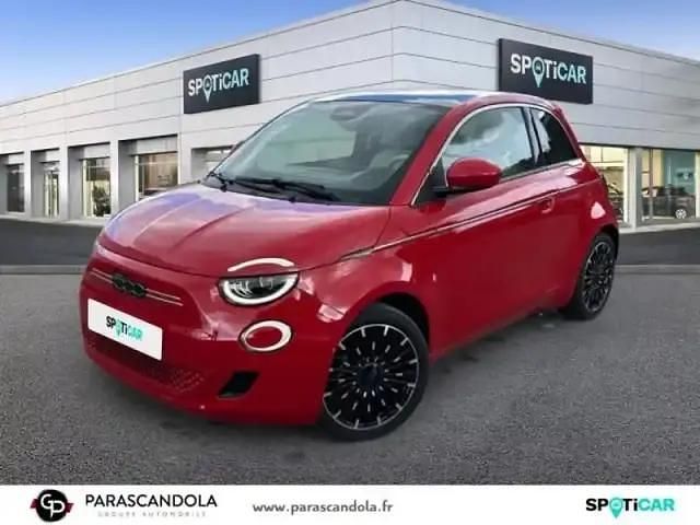 Red by (red) pastel Utilisé 2024 Fiat 500e La Prima Citadine | 29 100 € - Image 1/4