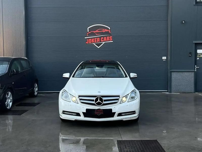 Blanc Utilisé 2011 Mercedes E200 Coupé | 9 500 € - Image 1/4