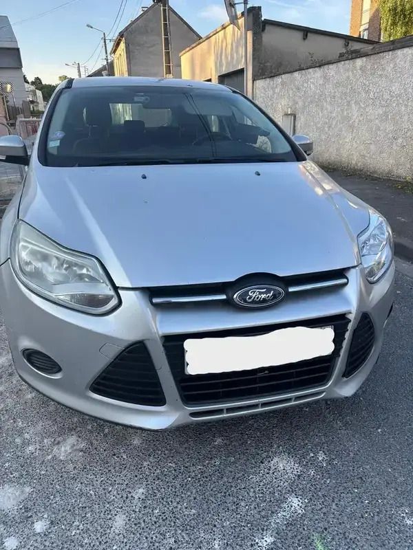 Utilisé 2012 Ford Focus Titanium Berline | 3 400 € (Bon prix) - Image 1/4
