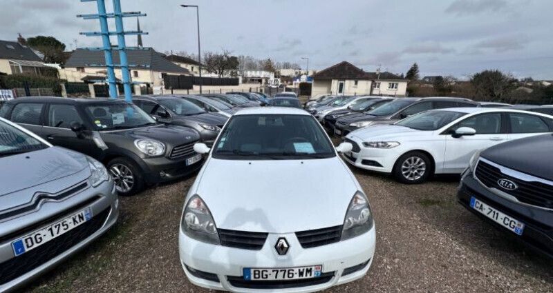 Blanc Utilisé 2007 Renault Clio II Authentique Citadine | 2 300 € (Prix juste) - Image 1/4