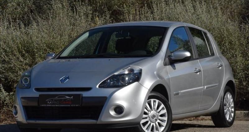 Utilisé 2011 Renault Clio III Dynamique Citadine | 8 490 € - Image 1/4