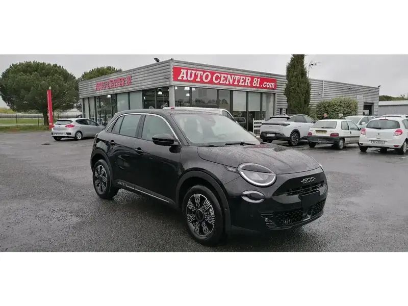 Noir Nouvelle 2025 Fiat 600 Style SUV | 25 790 € (Prix juste) - Image 1/4