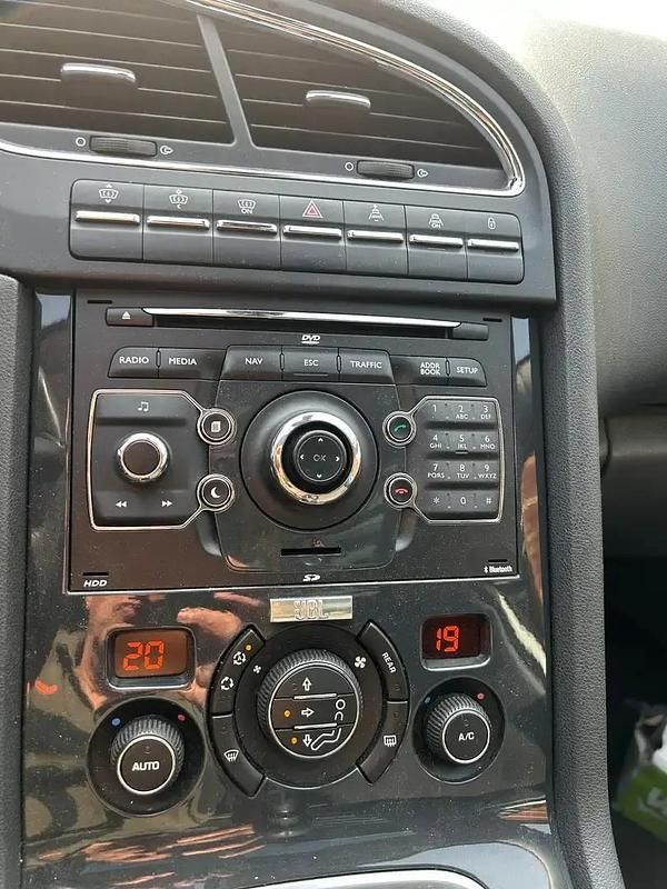 Image 2/4