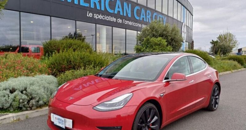 Rouge Utilisé 2019 Tesla Model 3 Performance Berline | 32 990 € (Prix juste) - Image 1/4