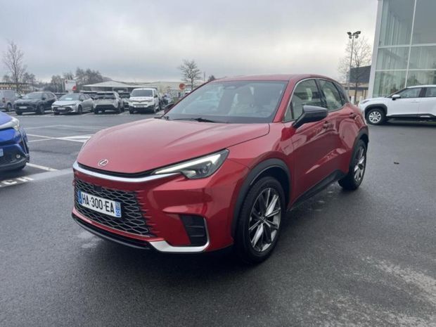 Rouge Utilisé 2024 Lexus LBX SUV | 33 480 € (Prix juste) - Image 1/4
