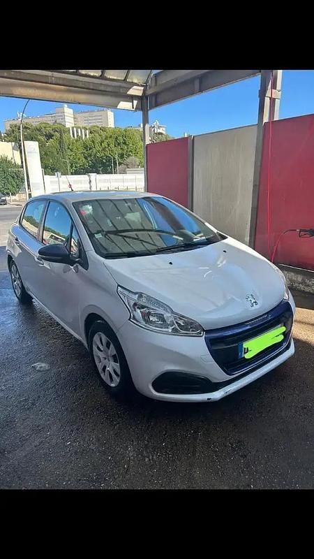 Blanc Utilisé 2015 Peugeot 208 Citadine | 6 000 € - Image 1/4