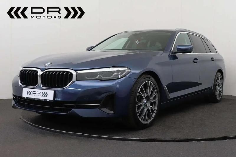Bleu Utilisé 2020 BMW 518 Comfort Edition Break | 27 995 € (Prix juste) - Image 1/4