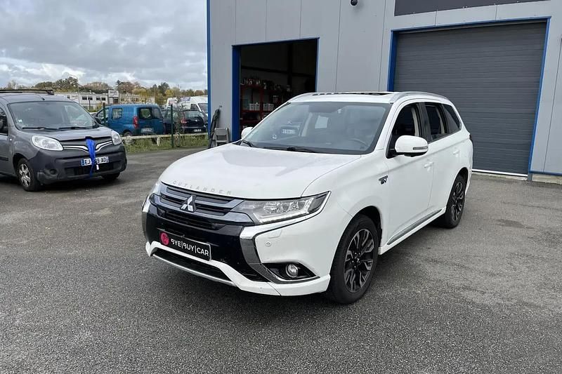 Blanc Utilisé 2015 Mitsubishi Outlander P-HEV Instyle SUV | 11 990 € (Prix assez cher) - Image 1/4