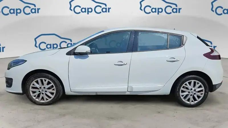 Blanc Utilisé 2015 Renault Mégane III Zen Berline | 9 990 € (Prix juste) - Image 1/2