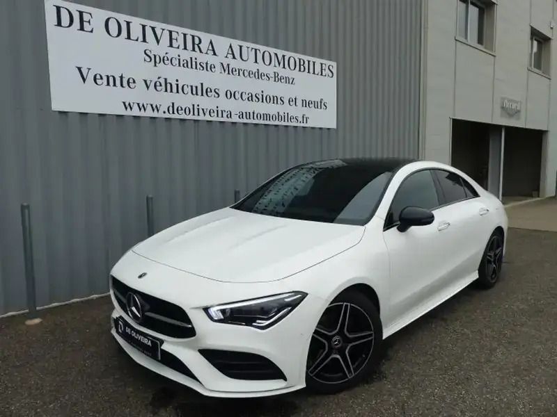 Blanc Utilisé 2022 Mercedes CLA200 AMG line Berline | 30 990 € (Prix juste) - Image 1/4