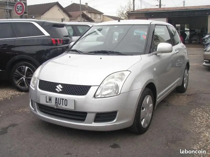Gris Utilisé 2010 Suzuki Swift GL Berline | 4 990 € - Image 1/4