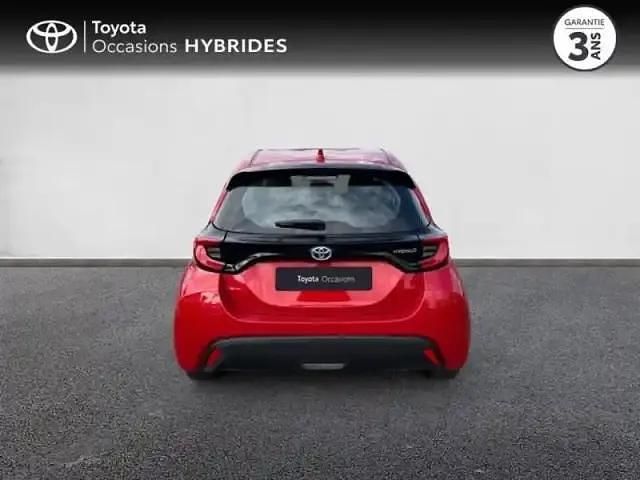 Occasion Toyota Yaris Hybrid 2023 Rouge intense (n) Berline