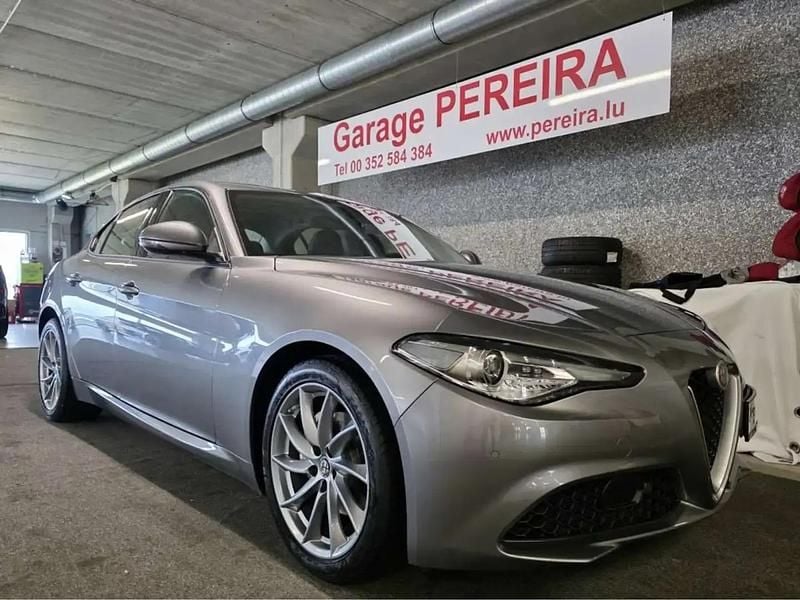Gris Occasion 2018 Alfa Romeo Giulia Berline | 18 900 € (Super prix) - Image 1/4