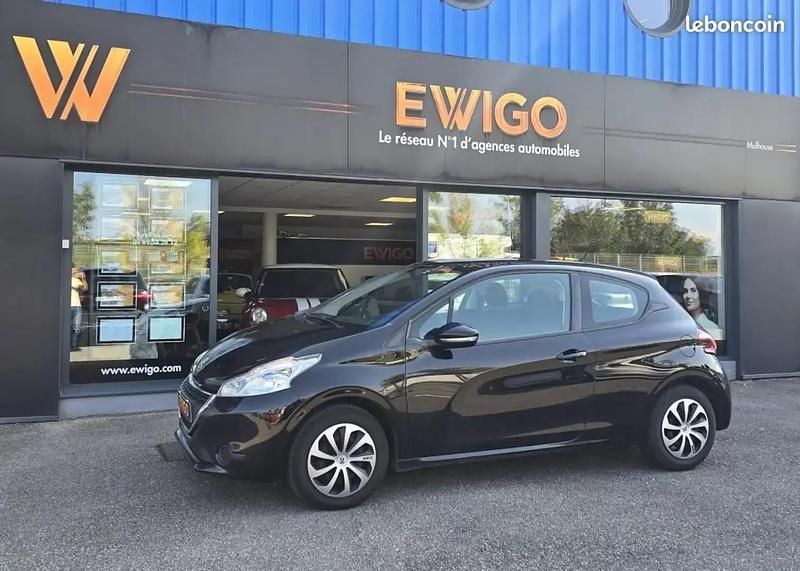 Noir Utilisé 2015 Peugeot 208 Citadine | 3 490 € (Super prix) - Image 1/4