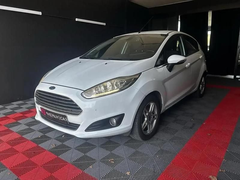 Blanc Utilisé 2014 Ford Fiesta Titanium Citadine | 6 490 € - Image 1/4