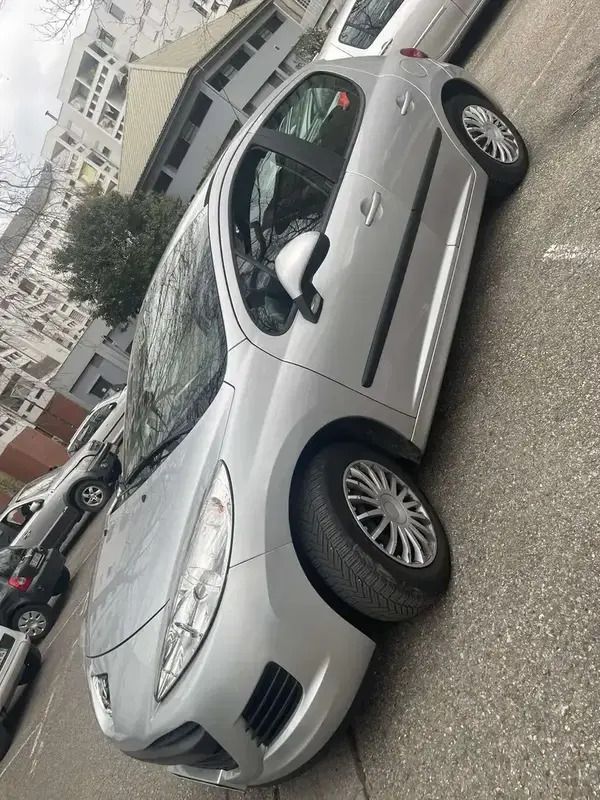 Utilisé 2009 Peugeot 207 Style Berline | 3 300 € (Bon prix) - Image 1/4