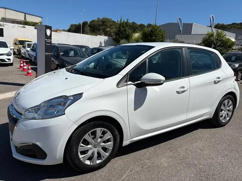 Blanc Utilisé 2018 Peugeot 208 Premium Citadine | 8 490 € - Image 1/4