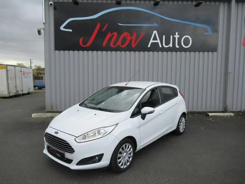 Blanc Utilisé 2015 Ford Fiesta Berline | 7 490 € - Image 1/4