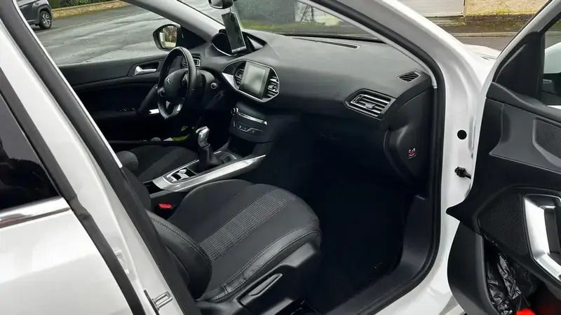 Blanc Utilisé 2017 Peugeot 308 S Berline | 9 990 € (Bon prix) - Image 1/4