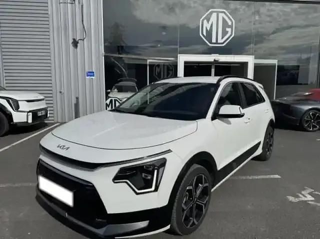 Blanc Utilisé 2024 Kia Niro Premium SUV | 25 990 € (Prix juste) - Image 1/4