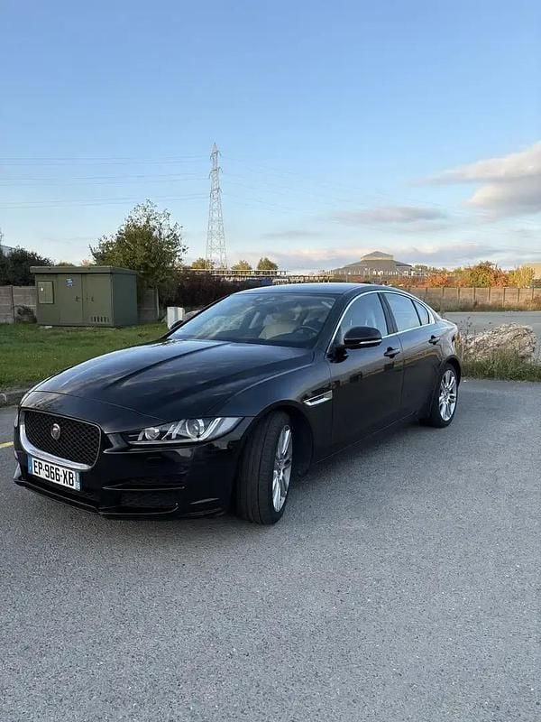 Utilisé 2017 Jaguar XE Prestige Berline | 16 000 € (Prix juste) - Image 1/4