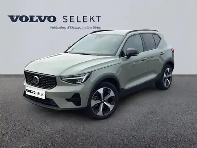 Occasion Volvo XC40 Plus 166 ch (122 kW) 2025 Vert sauge métallisé SUV