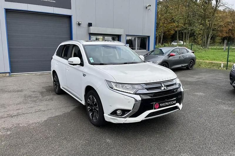 Occasion Mitsubishi Outlander P-HEV Instyle 121 ch (88 kW) 2015 Blanc SUV