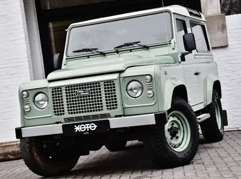 Vert Utilisé 2015 Land Rover Defender Heritage SUV | 71 950 € - Image 1/4
