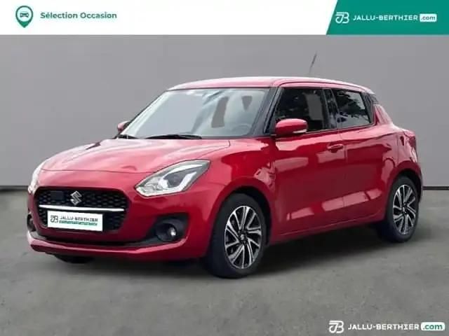 Burning red pearl métallisé Utilisé 2022 Suzuki Swift Berline | 13 489 € - Image 1/4