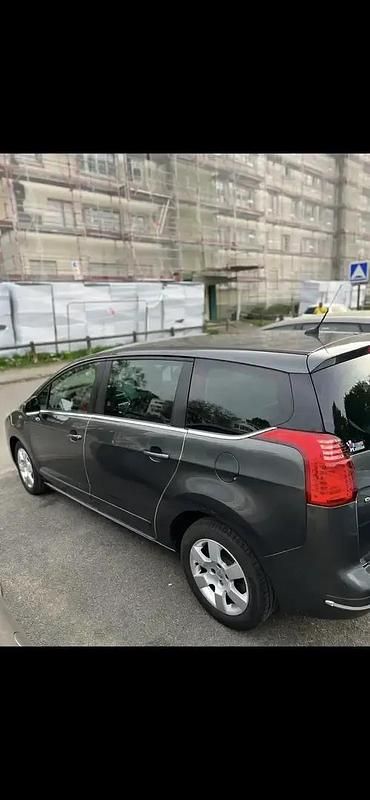 Utilisé 2013 Peugeot 5008 Allure Monospace | 5 500 € - Image 1/4