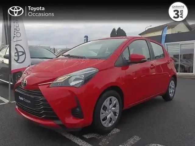 Rouge chilien Occasion 2019 Toyota Yaris Connect Style Berline | 11 490 € (Prix juste) - Image 1/4