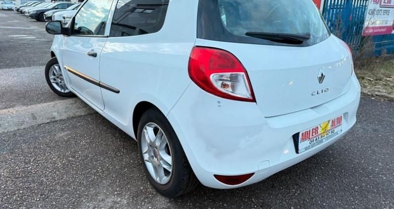 Occasion Renault Clio III Expression 76 ch (55 kW) 2009 Blanc Citadine
