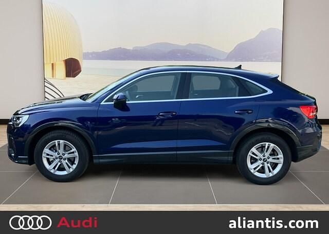 Nouvelle Audi Q3 Sportback Design 150 ch (110 kW) 2025 Bleu navarre métallisé SUV
