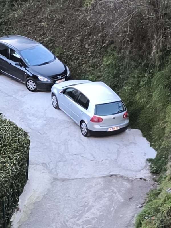 Image 3/4