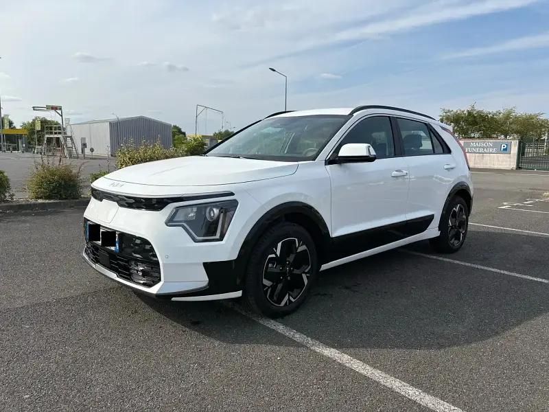 Blanc Occasion 2024 Kia e-Niro Active SUV | 29 900 € (Prix juste) - Image 1/4