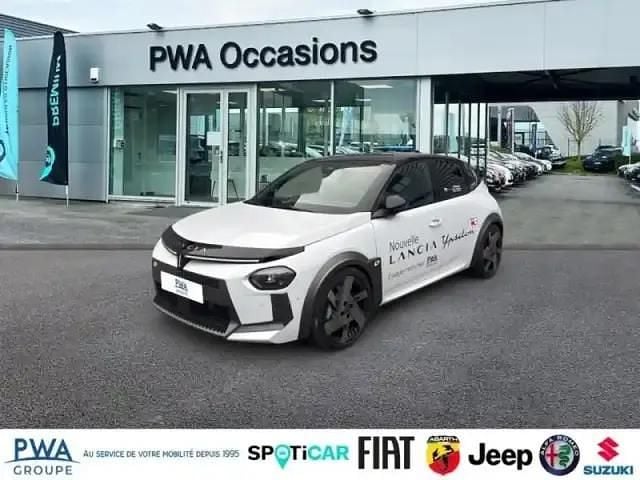 Blanc quarzo métallisé/toit noir Nouvelle 2025 Lancia Ypsilon Citadine | 41 639 € - Image 1/4