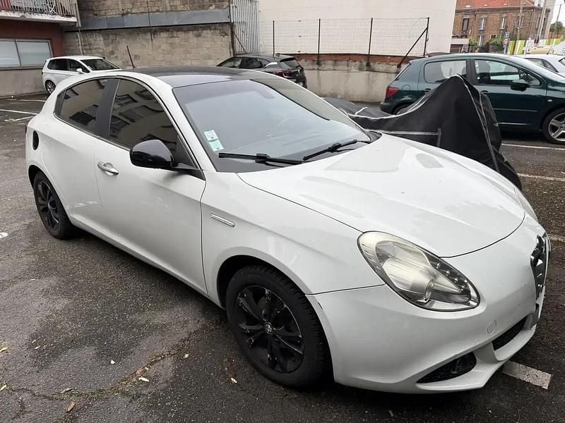 Blanc Utilisé 2010 Alfa Romeo Giulietta Progression Citadine | 3 000 € - Image 1/4