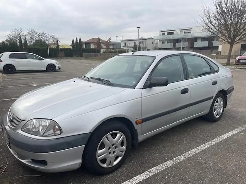 Argent Occasion 2002 Toyota Avensis Citadine | 1 599 € - Image 1/4